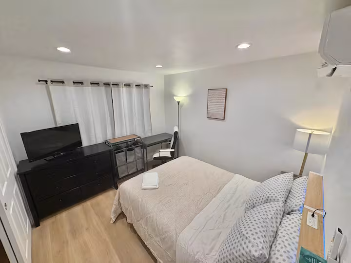 682 Dayton Ave NE — Right Unit — photo 8
